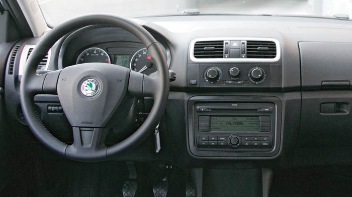 Σχεδιαστικά στερείται έμπνευσης. Είναι όμως, πρακτικό, με πολύ καλή συναρμογή και εργονομία.